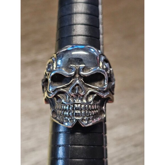 Biker Skull Ring Stainless Steel Cracked Skull Gothic Halloween Smiling Size 12 - Picture 1 of 4